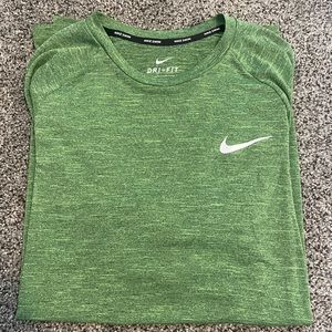 New Nike dri fit shirt size medium